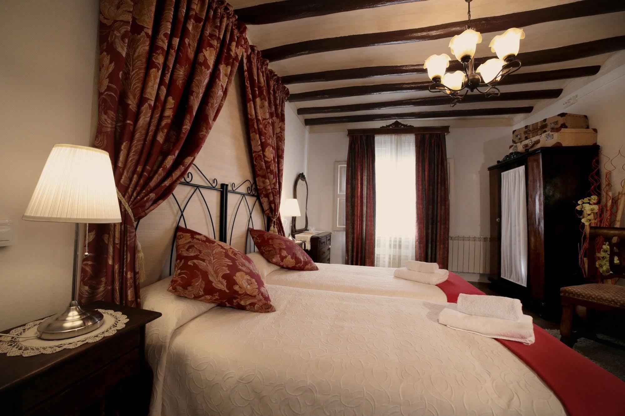 Casa Rural La Casona Urrea de Gaen Eksteriør billede
